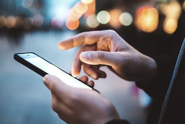 hand holding iphone